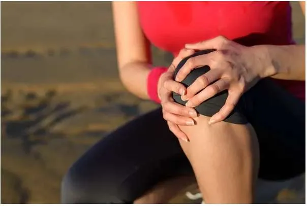a-woman-who-may-need-non-surgical-joint-pain-treatment-for-her-left-knee